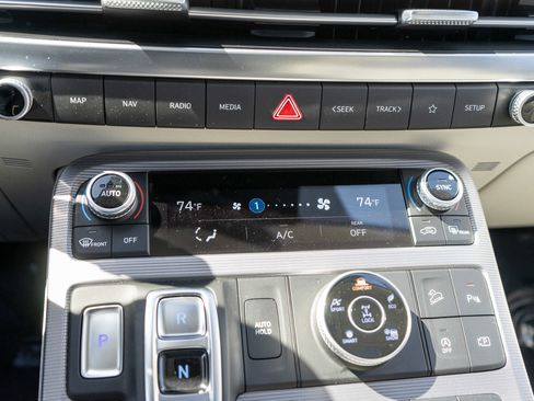 Used 2023 Hyundai Palisade Calligraphy image 17