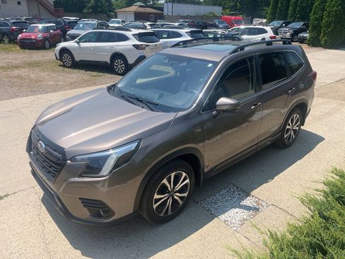 Used 2023 Subaru Forester Limited AWD/4WD image 4