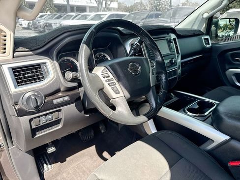 Used 2019 Nissan Titan SV w/ SV Convenience Package image 10