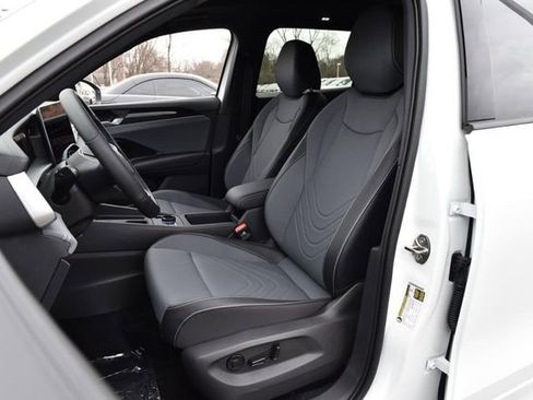 New 2026 Volkswagen Tiguan SE R-Line image 19