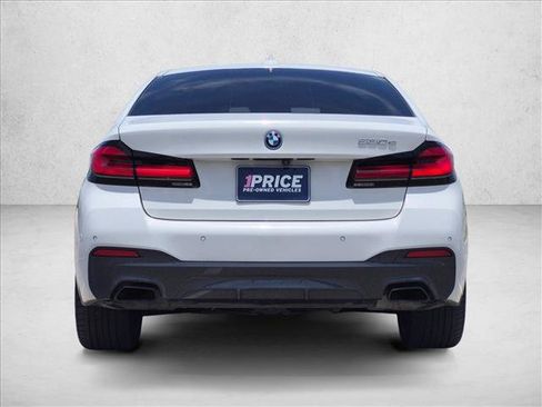 Used 2022 BMW 530e w/ M Sport Package RWD image 7
