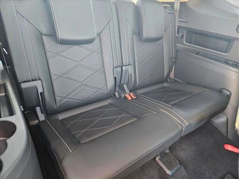 Used 2025 Volkswagen Atlas SE w/ Black Wheel Package image 19