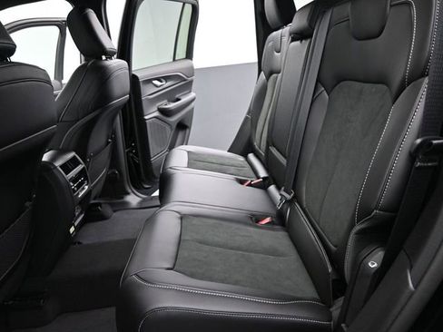 New 2025 Jeep Grand Cherokee Laredo image 14