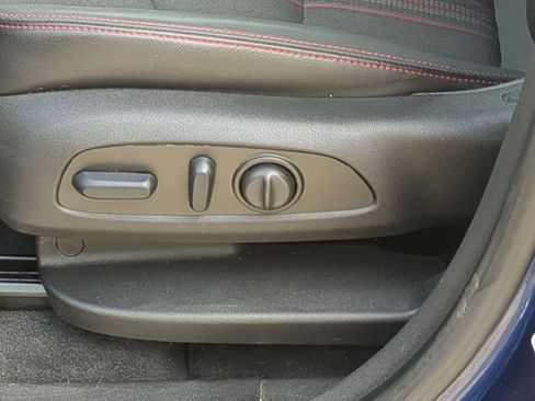 Used 2023 Chevrolet Equinox RS FWD image 17
