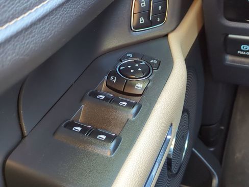 Used 2024 Ford Expedition XLT image 25