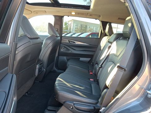 Certified 2025 INFINITI QX60 Luxe image 11