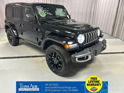 Used 2025 Jeep Wrangler Unlimited Sahara w/ Safety Group AWD/4WD image 1