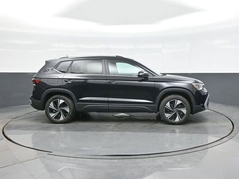 New 2026 Volkswagen Taos SE AWD/4WD image 8