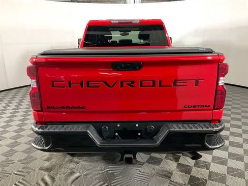 Used 2022 Chevrolet Silverado 2500 Custom w/ Custom Value Package image 5