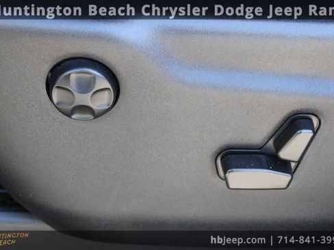 Used 2022 Dodge Durango SXT image 30