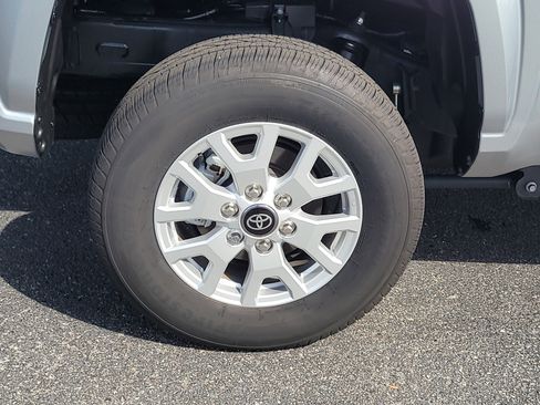 Certified 2025 Toyota Tacoma SR5 image 9