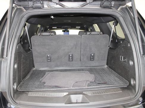 Used 2022 Chevrolet Suburban Premier RWD image 17