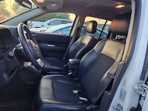 Used 2016 Jeep Compass Latitude FWD image 8