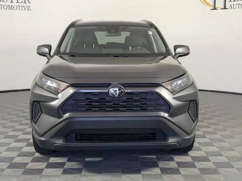 Used 2019 Toyota RAV4 LE image 3