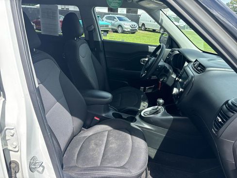 Used 2018 Kia Soul + FWD image 19