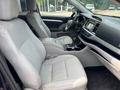 Used 2015 Toyota Highlander LE image 21