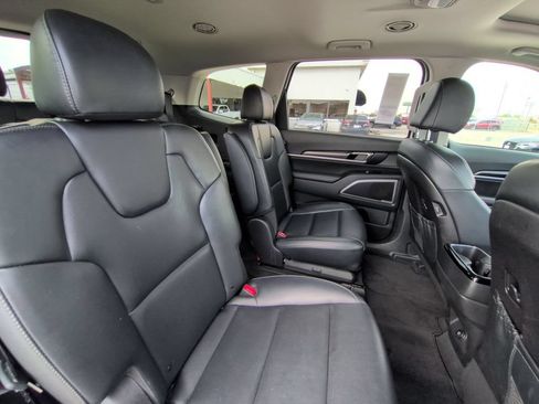 Used 2025 Kia Telluride S FWD image 29