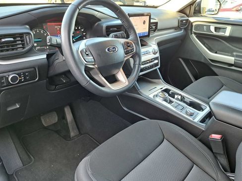 Used 2023 Ford Explorer XLT AWD/4WD image 8