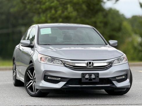 Used 2016 Honda Accord Sport image 4