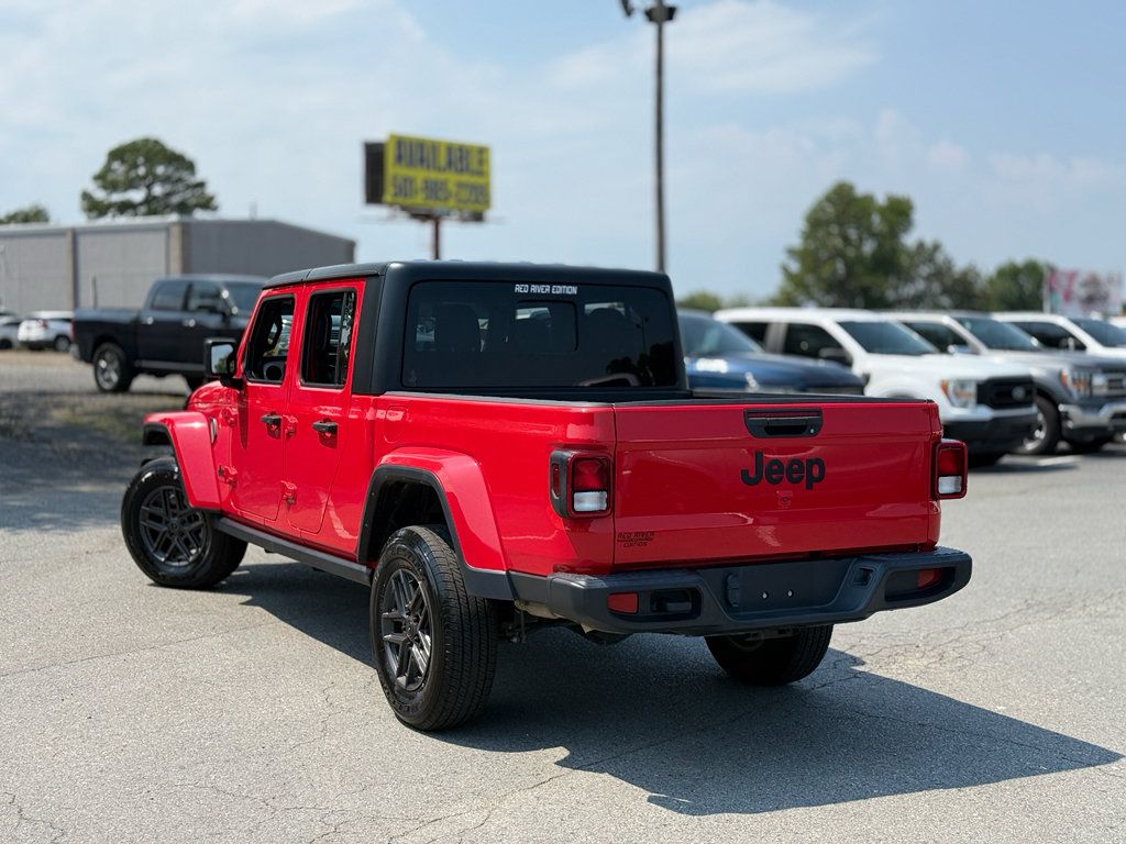 Used 2024 Jeep Gladiator Sport AWD/4WD image 5
