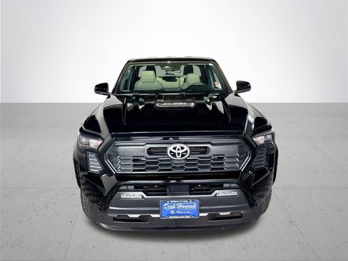 Used 2025 Toyota Tacoma TRD Sport image 3