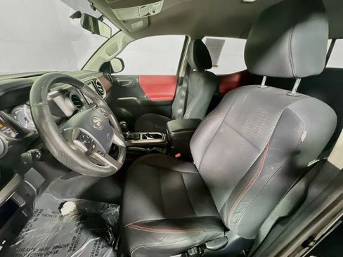 Used 2016 Toyota Tacoma SR5 RWD image 18