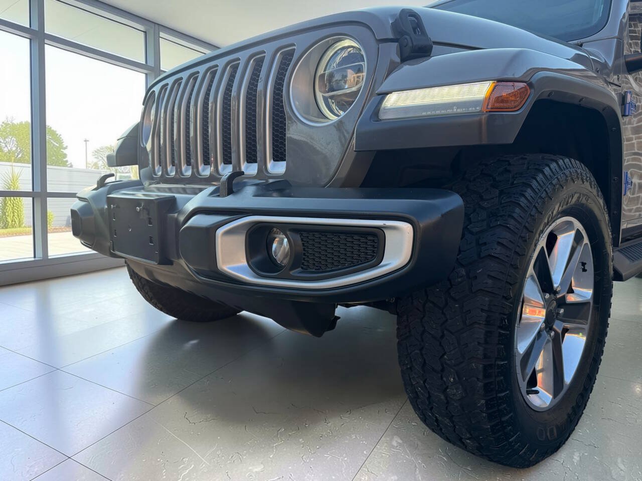 Used 2018 Jeep Wrangler Unlimited Sahara w/ LED Lighting Group AWD/4WD image 12