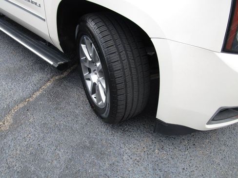 Used 2015 GMC Yukon Denali w/ Touring Package RWD image 38