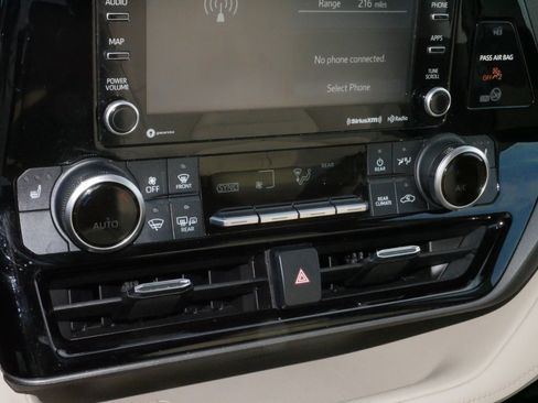 Certified 2021 Toyota Highlander XLE image 23