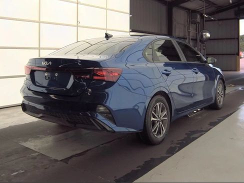 Used 2022 Kia Forte LXS FWD image 4