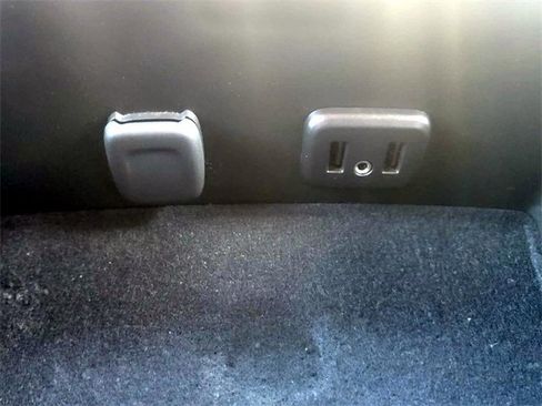 Used 2017 GMC Sierra 1500 SLE w/ SLE Value Package image 27