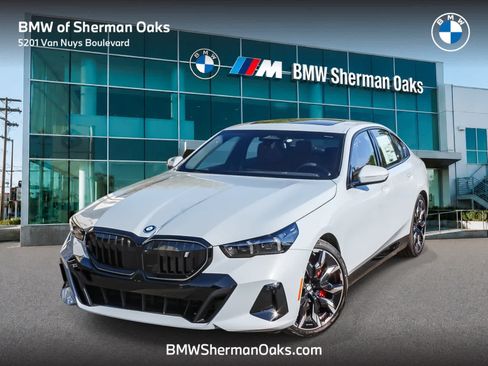 New 2027 BMW i5 eDrive40 w/ M Sport Package RWD image 2