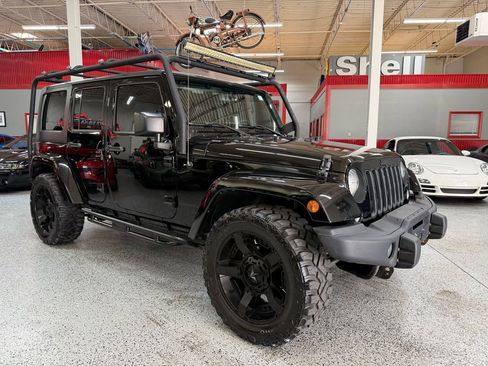 Used 2016 Jeep Wrangler Unlimited Sahara image 7