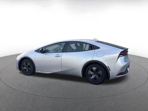 Used 2025 Toyota Prius LE image 10