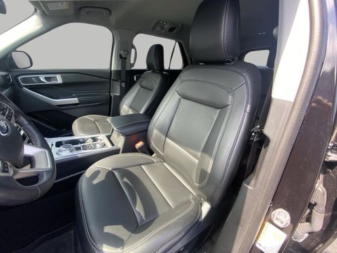 Used 2024 Ford Explorer XLT w/ Equipment Group 202A AWD/4WD image 38