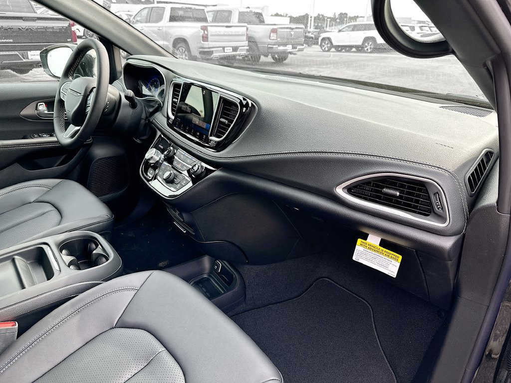 New 2027 Chrysler Pacifica Select FWD image 36