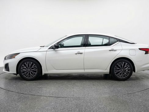 Used 2025 Nissan Altima 2.5 SV image 5