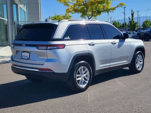 Used 2024 Jeep Grand Cherokee Laredo X AWD/4WD image 5