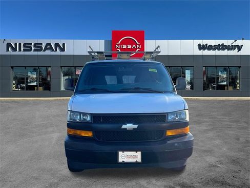 Used 2018 Chevrolet Express 2500 Extended image 2