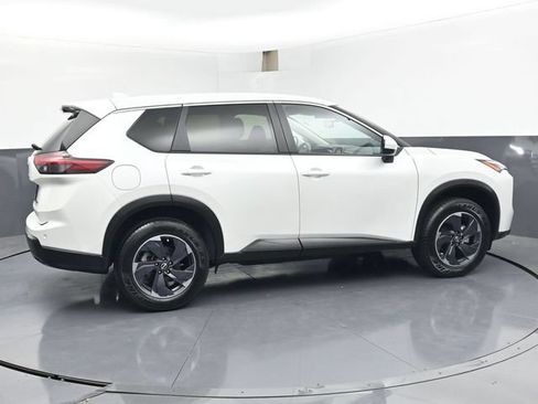 Used 2024 Nissan Rogue SV AWD/4WD image 3
