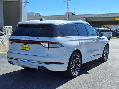 New 2025 Lincoln Aviator Black Label AWD/4WD image 2