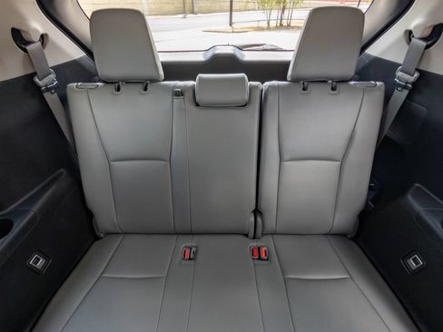 Used 2023 Toyota Highlander XLE FWD image 16