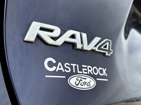 Used 2022 Toyota RAV4 XLE image 19