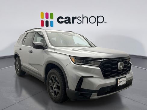 Used 2025 Honda Pilot TrailSport image 7