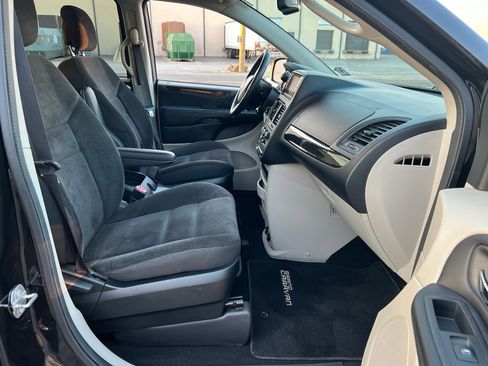 Used 2017 Dodge Grand Caravan SE w/ Power Window Group image 16