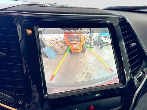 Used 2020 Jeep Cherokee Limited AWD/4WD image 14