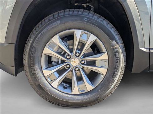 New 2026 Chevrolet Equinox LT AWD/4WD image 9