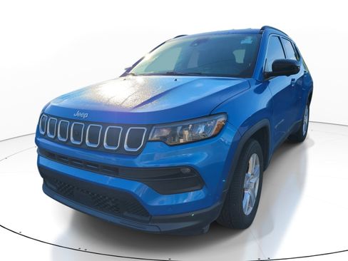 Used 2022 Jeep Compass Latitude w/ Convenience Group FWD image 3