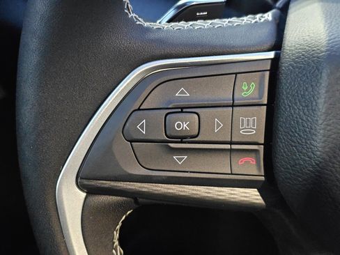 New 2025 Jeep Grand Cherokee L Laredo image 17