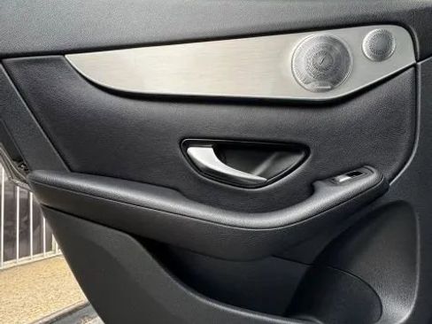 Used 2019 Mercedes-Benz GLC 300 4MATIC w/ Multimedia Package image 22